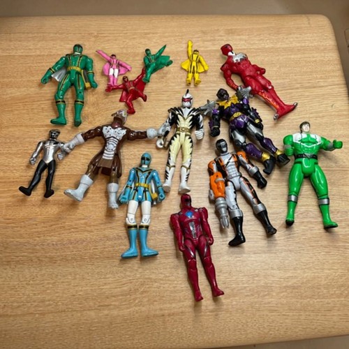 Power rangers action figures - power,